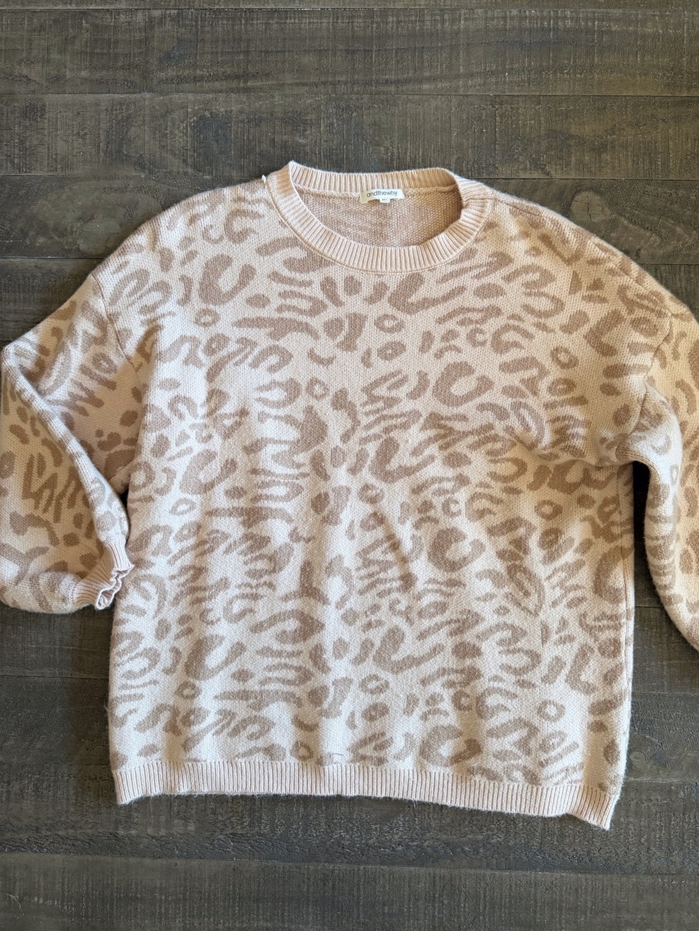 Women’s Neutral Leopard  Crewneck Sweater M
